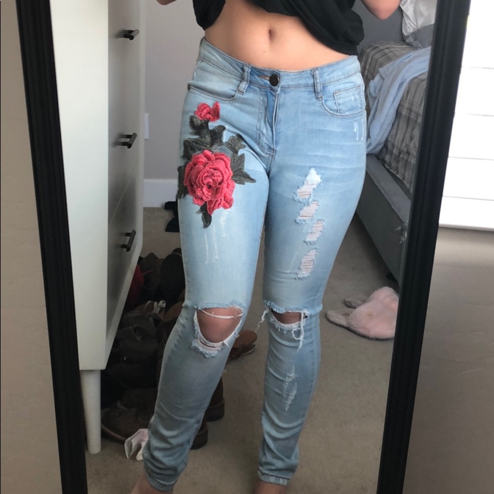 OFFER‼️Jeans w/ flower embroidery - Picture 7 of 8
